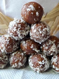 Date Laddu रेसिपी मुख्य फोटो