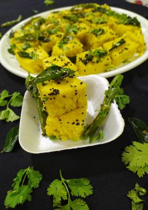 A picture of Khaman Dhokla.