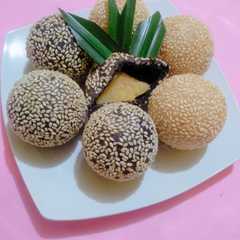 A picture of Onde - onde kopong malang.