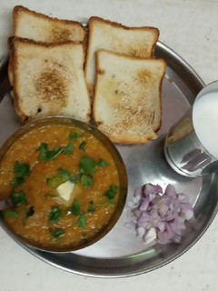 પાઉં ભાજી (Pav Bhaji Recipe In Gujarati) રેસીપી મુખ્ય ફોટો