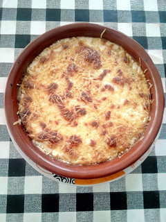 Una foto de Pastel de carne al horno con nata