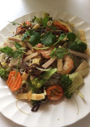 Hình của món Miến xào thập cẩm.