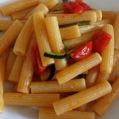 A picture of Sedani rigati (number 94😁) with fresh tomatoes and courgette.