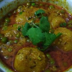 A picture of Chatpate aloo mater.