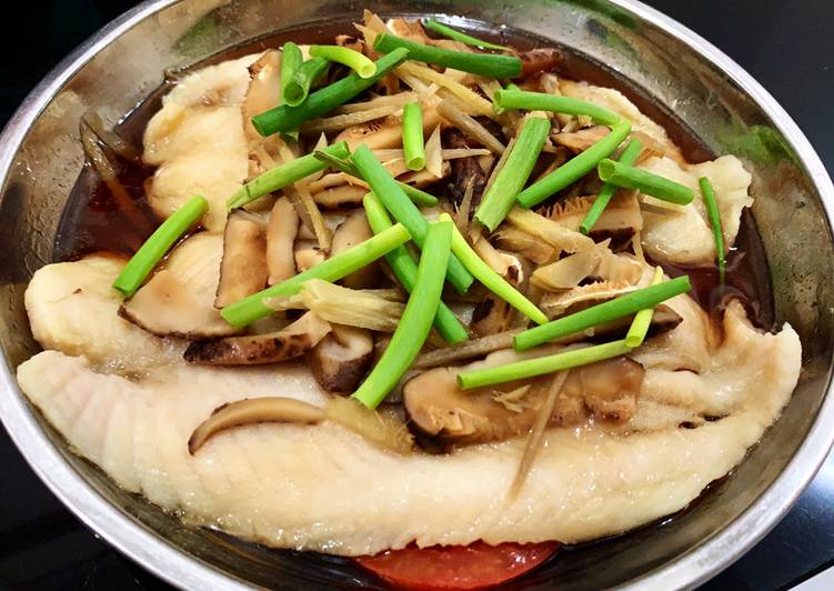 Bagaimana Menyiapkan Cantonese Steamed Fish, Lezat Sekali