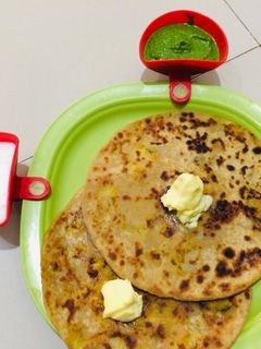 પરોઠા (parotha recipe in Gujarati) રેસીપી મુખ્ય ફોટો