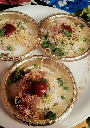 A picture of Tuver stuffed alu kachori chat.