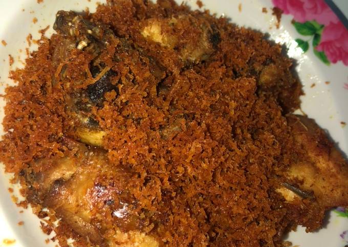 Ayam goreng bumbu serundeng