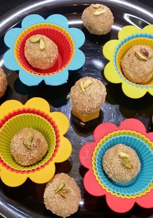 A picture of Multigrain Ladoos.