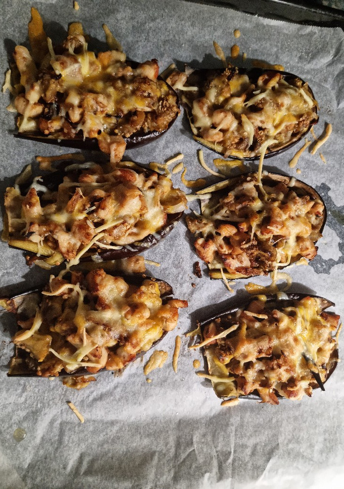 Una foto de Berenjenas rellenas de pollo