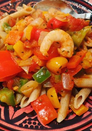 A picture of Shrimp and bell peppers penne.