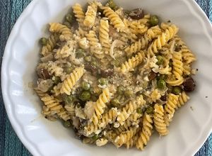Una foto de FUSILLI CON RICOTTA, LIMÓN y ARVEJAS