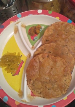 मूली की नमकीन पूरी (mooli ki namkeen poori recipe in Hindi) रेसिपी मुख्य फोटो