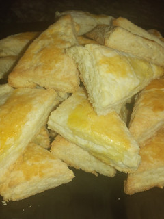 Una foto de Scones de queso🧀