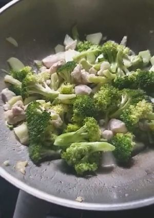 Foto resep Ca brokoli ayam versi gampang banget bumbu minimalis