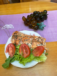 Una foto de SALMÓN CHILENO, CON 5 PIMIENTAS
