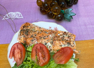 Una foto de SALMÓN CHILENO, CON 5 PIMIENTAS