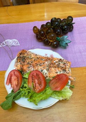 Una foto de SALMÓN CHILENO, CON 5 PIMIENTAS