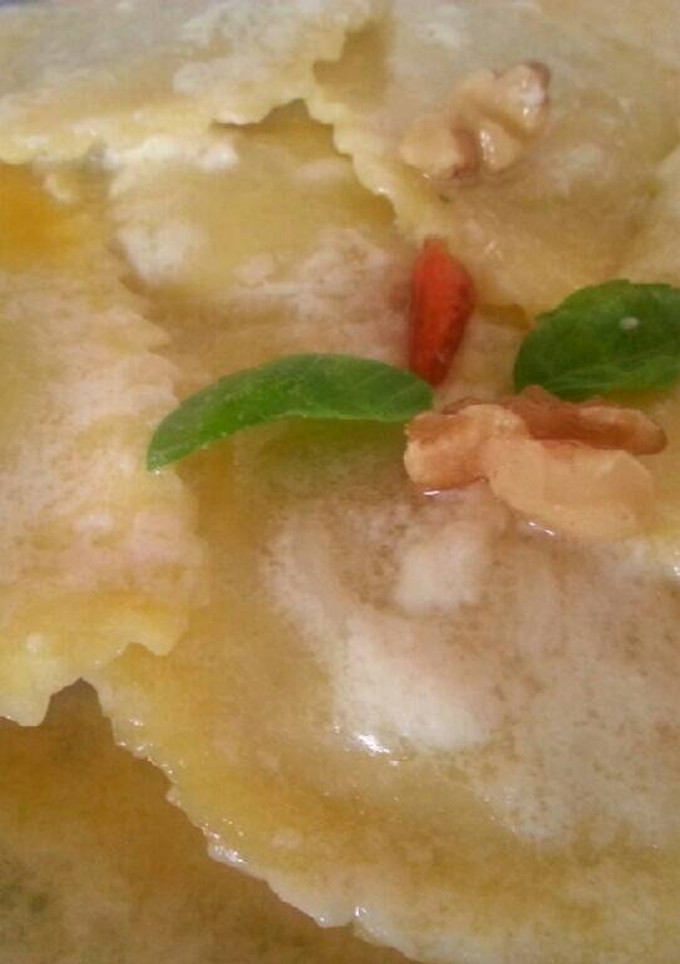 Una foto de Medialuna de boletus en salsa de queso