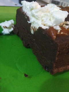 Una foto de Pastel cremoso de chocolate