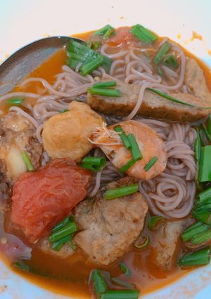 Hình của món Bún lứt thái hải sản.