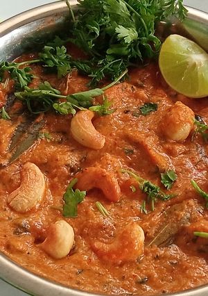रेस्टाॅरंट स्टाईल मसाला काजु करी (masala kaju curry recipe in marathi) रेसिपी चे मुख्य फोटो 