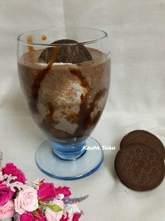 A picture of Oreo milkshake.