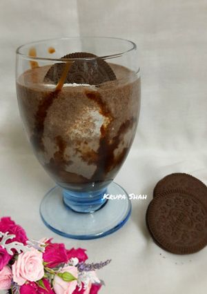 A picture of Oreo milkshake.