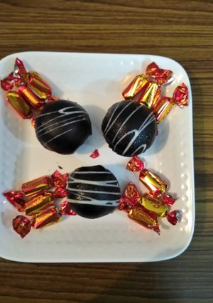 A picture of Chocolate truffles balls.
