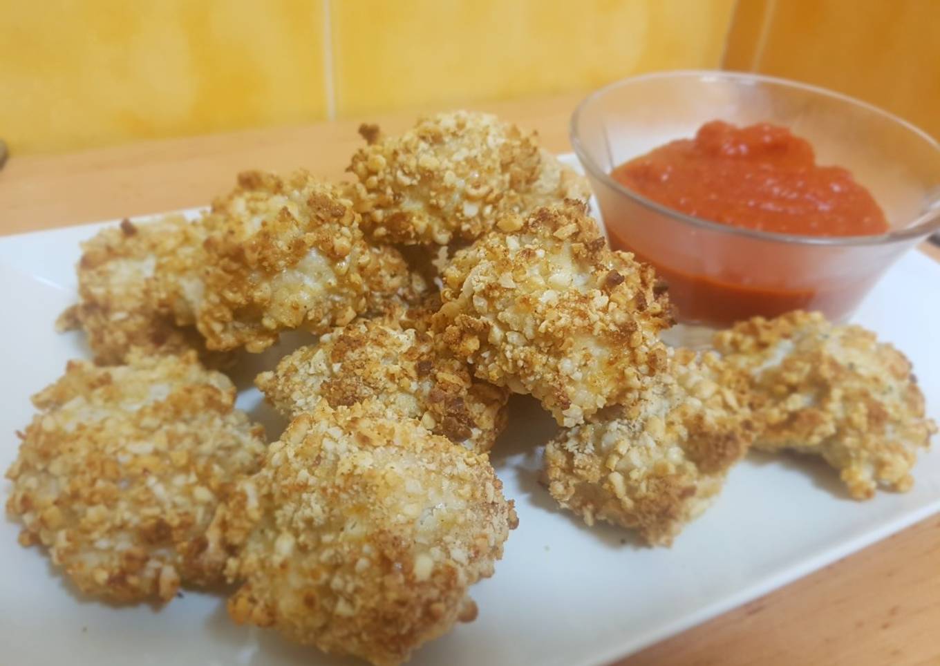 Nuggets de pollo con salsa barbacoa saludable