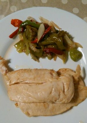 Una foto de Pollo con acompañamiento