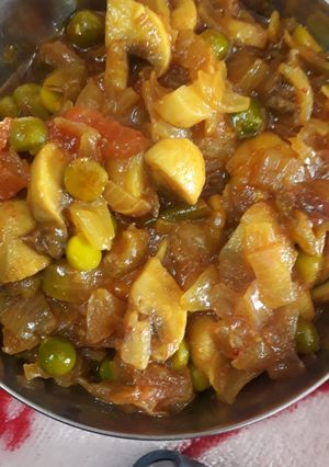 A picture of Mushroom and matar veg.