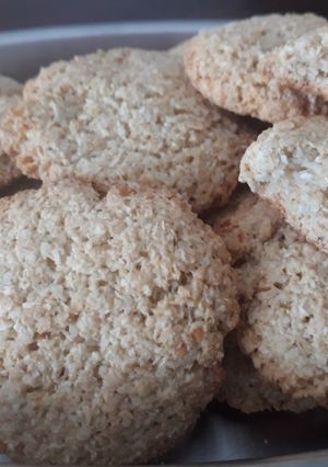 Una foto de Masitas de coco y avena 🥥🥥🍪