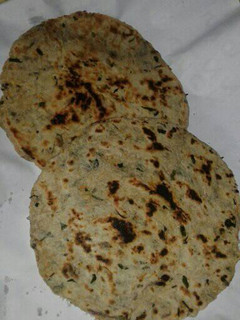 મકાઈ ના રોટલા (Makai Rotla Recipe In Gujarati) રેસીપી મુખ્ય ફોટો