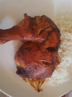 Una foto de Pollo al horno con BBQ