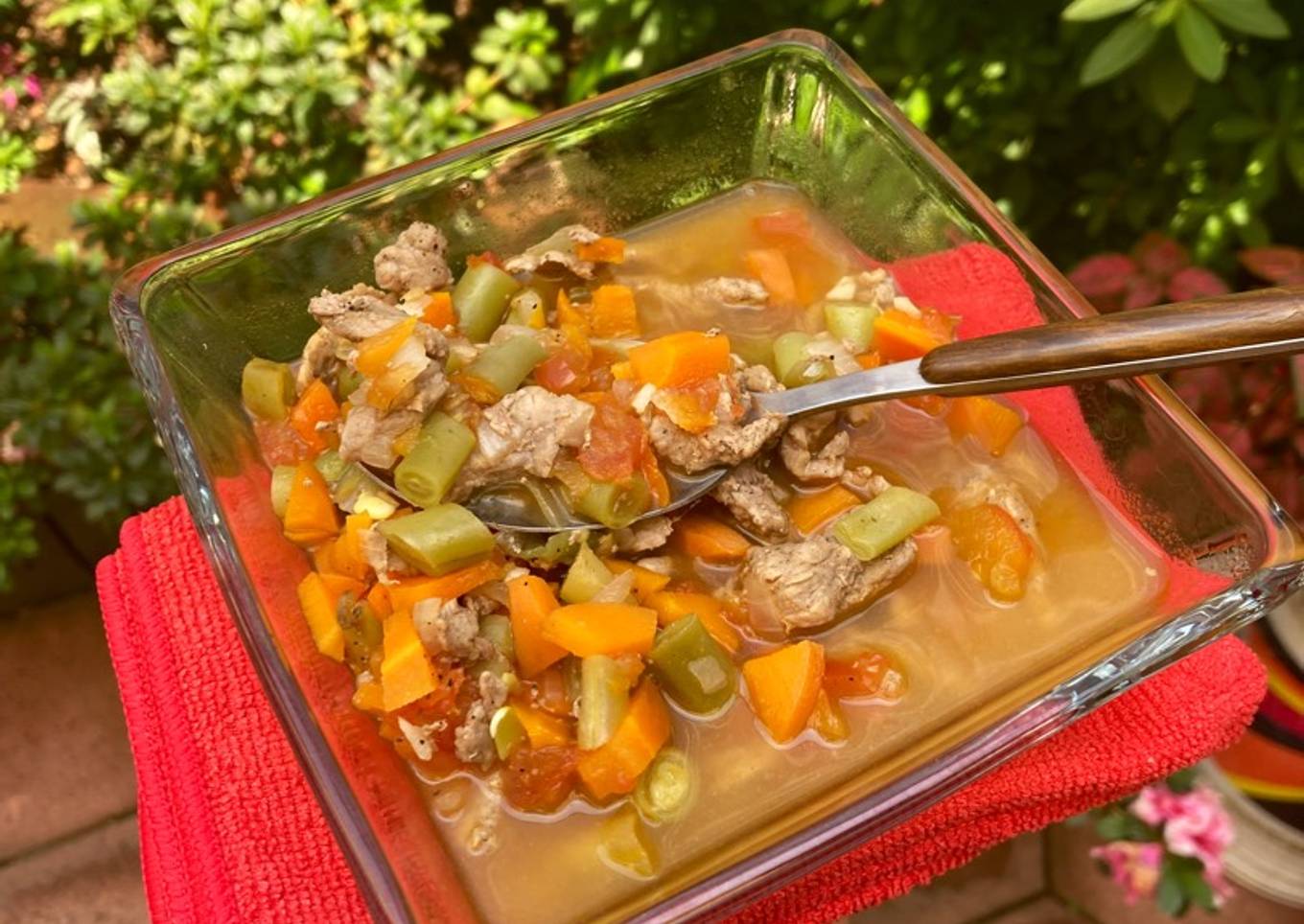 Caldo de bisteck con verduras