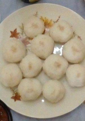 Una foto de Onigiri fácil 🍙 bolitas de arroz rellenas de queso