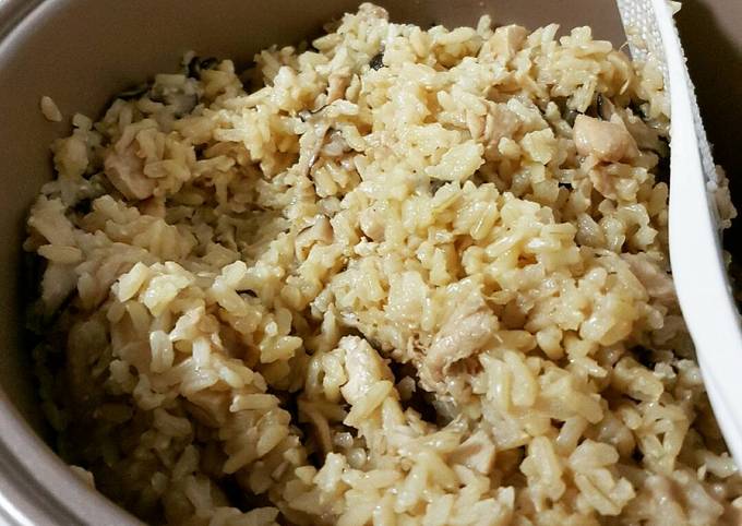 Bagaimana Menyiapkan Nasi Tim Ayam yang Enak