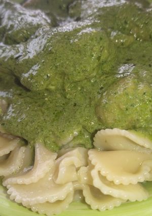 Una foto de Fideos al pesto a mi manera 🥰