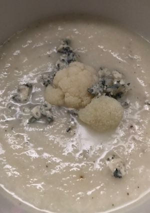Una foto de Sopa de coliflor y queso azul