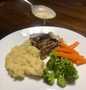 Langkah Mudah untuk Menyiapkan Resep Sliced beef teriyaki w/ mashed potato mushroom sauce yang Enak