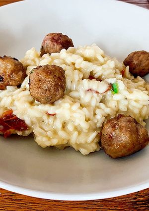 Foto principal de Risotto con tomates secos y albondiguitas