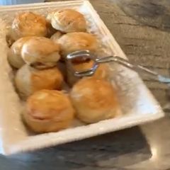 A picture of Buns.