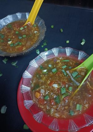 હોટ એન્ડ સોર સૂપ (Hot and Sour Soup Recipe In Gujarati) રેસીપી મુખ્ય ફોટો