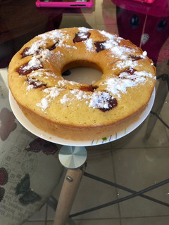 Una foto de Bizcochuelo con dulce de membrillo