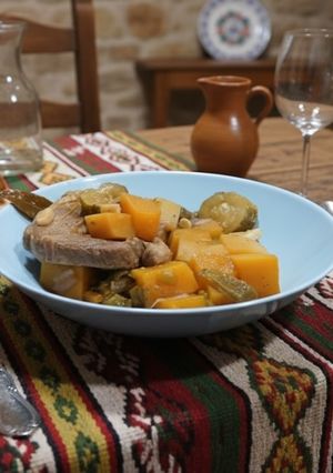 Una foto de Chuletas de Cerdo Estofadas con Calabaza
