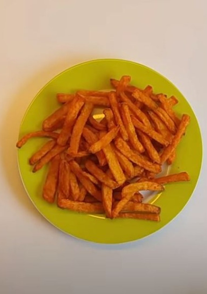 Una foto de Patatas fritas sin aceite y con pimentón