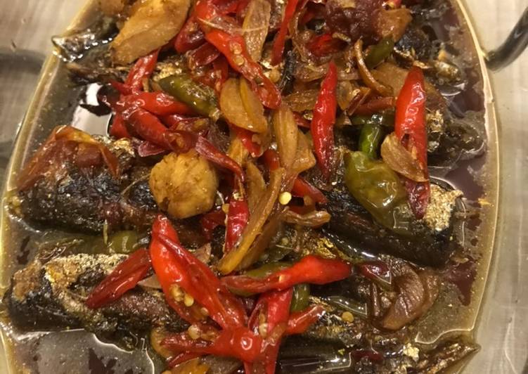 Bahan-bahan Ikan dencis masak kecap yang enak Untuk Jualan