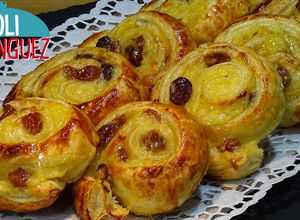 Una foto de Caracolas de hojaldre con crema pastelera