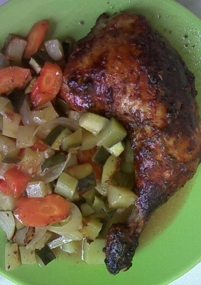 Una foto de Pollo lacado con verduras